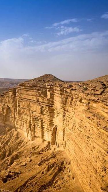وقوف ا على نهاية العالم الموقع الرسمي للسياحة السعودية
