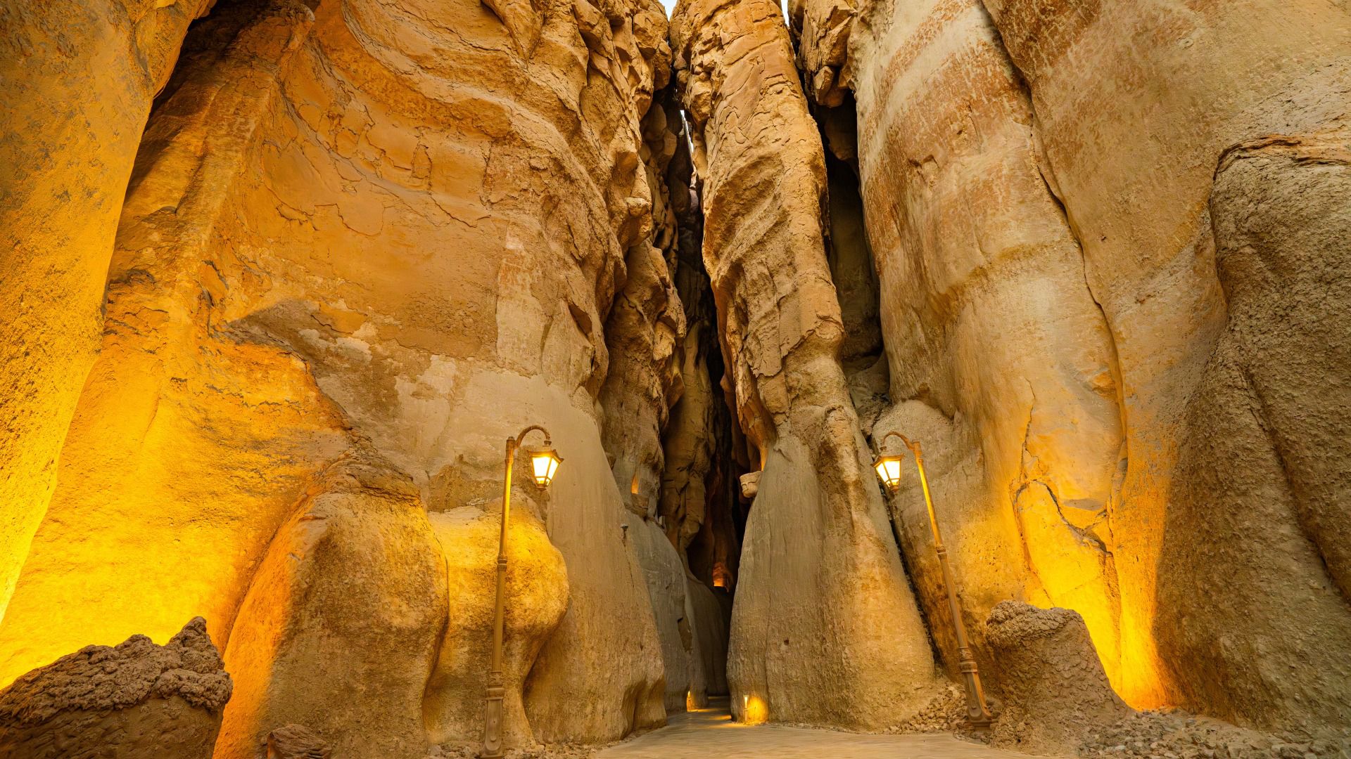 Al Qarah Mountain
